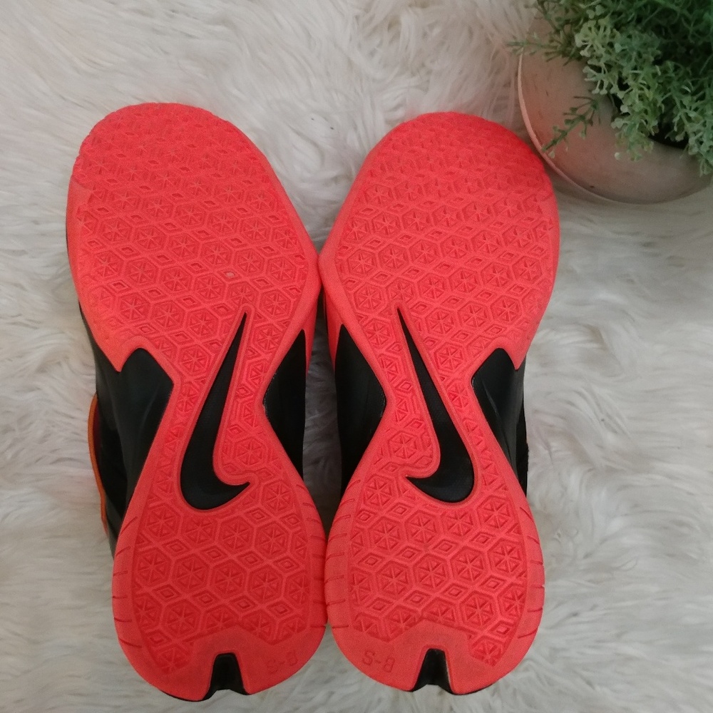 Nike Youth Lebron James Sneakers - Picture 3 of 8